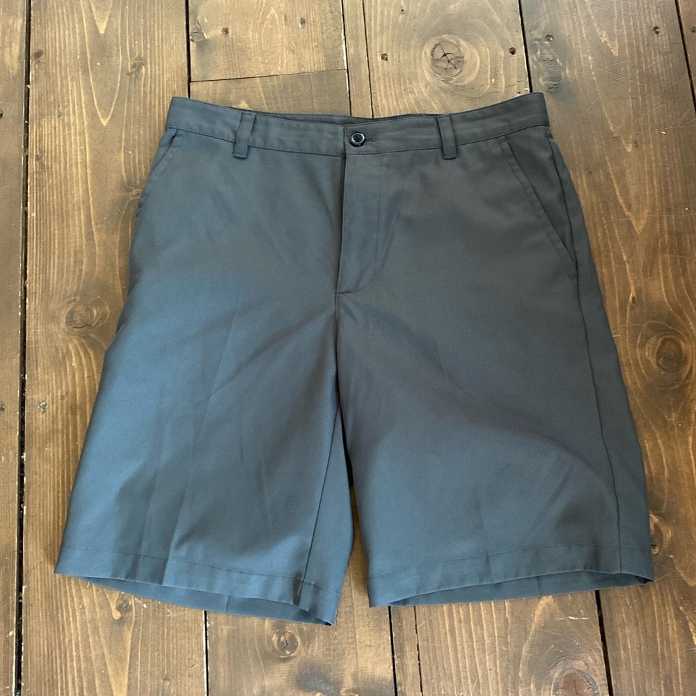 Izod’s Golf Shorts for Men size 33